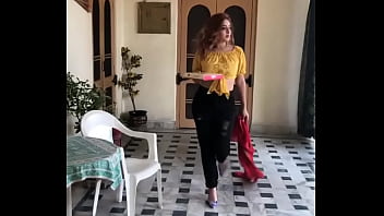 Braless Desi Beauty Flaunting Her Sexy Curves