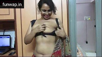 Sultry Desi Cam Queen Craving Your Attention