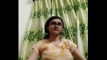 Desi Bombshell With Irresistible Curves