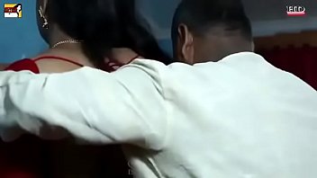 Sizzling Bhabhi In Crimson Saree – Uncut Desi Pleasure