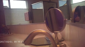 Sultry Indian Bhabhi’s Steamy Bath Time