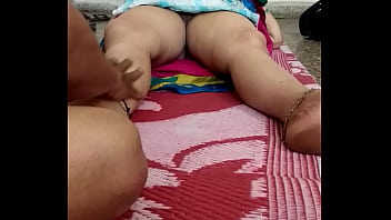 Desi Aunty’s Sensual Massage