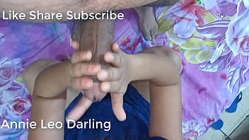 Sizzling Indian Bhabhi Gives Her Boyfriend A Sensual Handjob