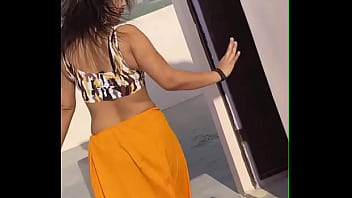 Sensual Indian Beauty Dances To The Hottest Hindi Tune