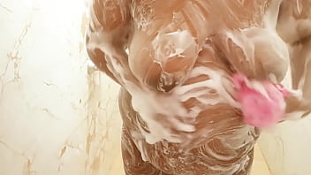 Sultry Hyderabad Auntie’s Steamy Shower Session